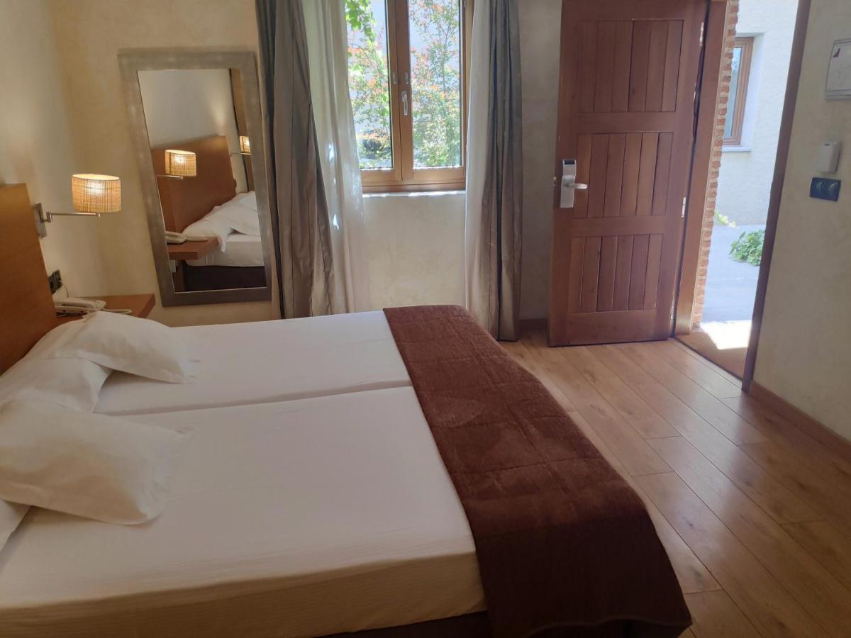 Hotel Las Leyendas Avila Bagian luar foto
