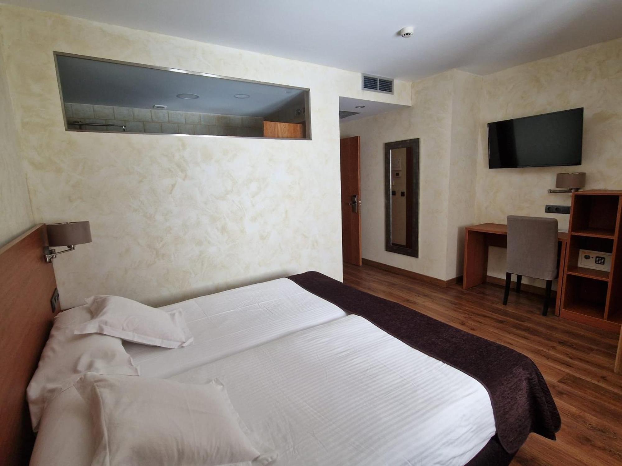Hotel Las Leyendas Avila Bagian luar foto